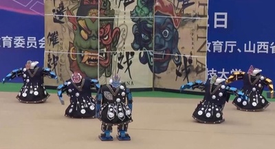ロボット「ダンサー」 世界人型ロボットスポーツ大会集団ダンス予選で振り付けを披露 中国北京