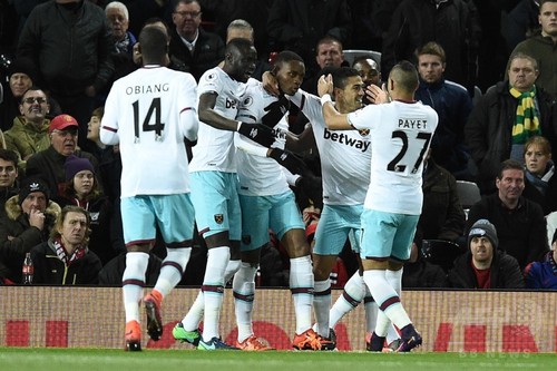 マンuがウェストハムと分ける モウ監督が今季2度目の退席処分 写真7枚 ファッション ニュースならmode Press Powered By Afpbb News