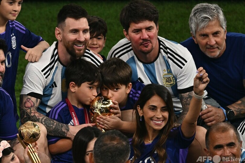 悲願達成のメッシ、家族と喜び カタールW杯