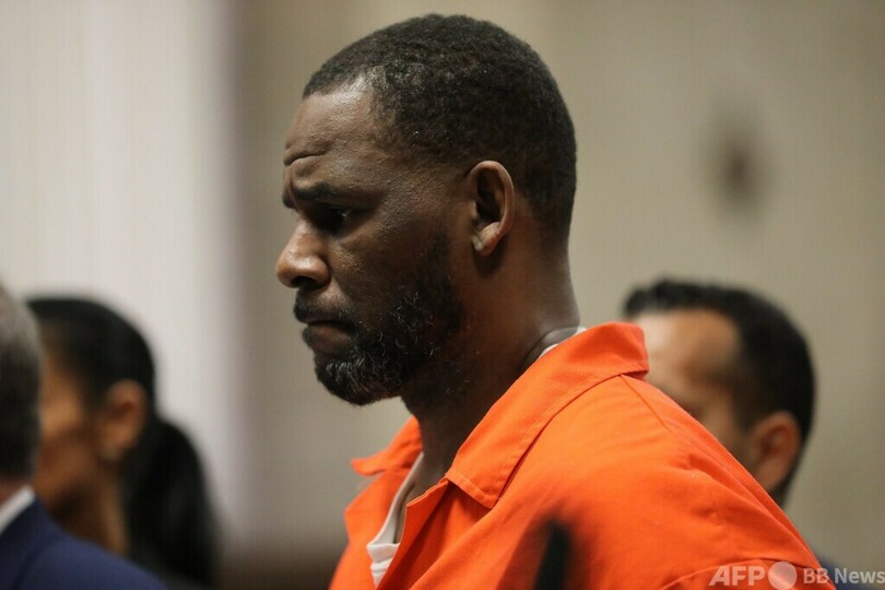 米歌手R・ケリー被告に禁錮30年 性犯罪で