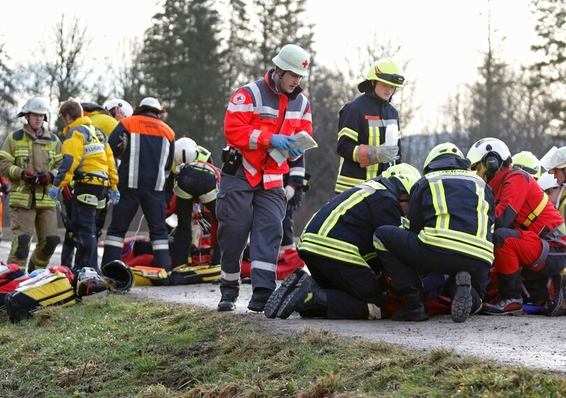 ドイツで列車2台が正面衝突、8人死亡 約100人が負傷