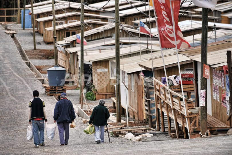 チリ大地震・津波から1年、被災地で追悼式典 進まぬ復興