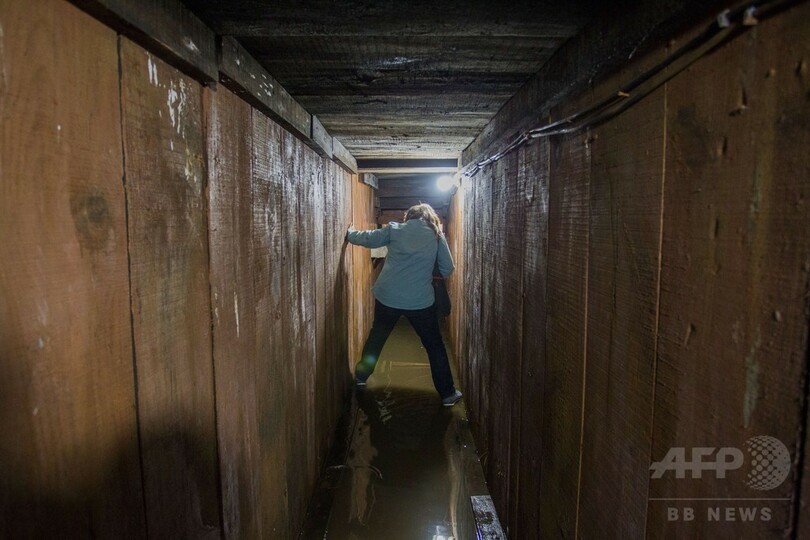 拘束の脱獄麻薬王、潜伏先から隠しトンネルで脱出 メキシコ