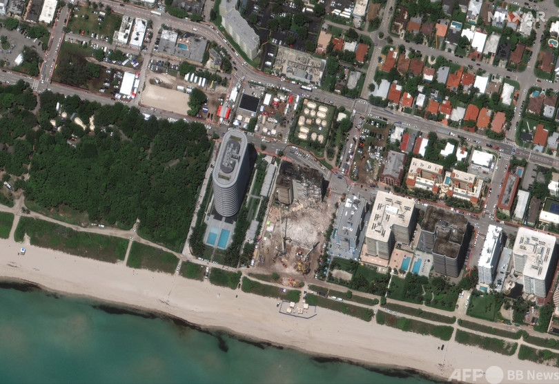 フロリダ集合住宅崩落、死者24人に 建物の残存部分解体へ