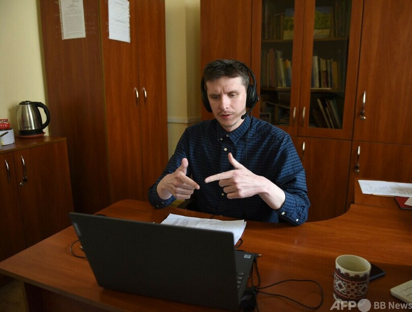 「私の弾丸は言葉」 ロシア語話者への無料ウクライナ語講座