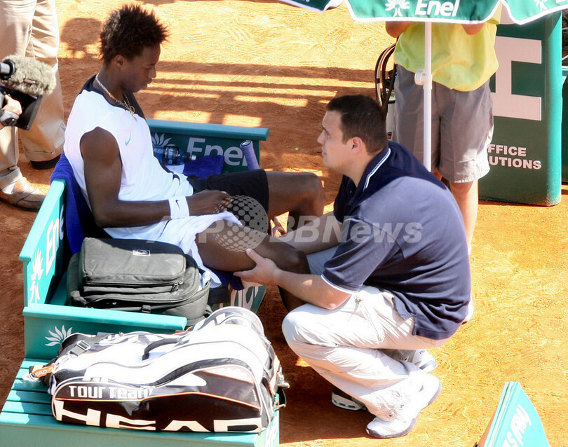 ＜男子テニス モンテカルロ・オープン2007＞モンフィス 1回戦を途中棄権 - モナコ 写真4枚 国際ニュース：AFPBB News