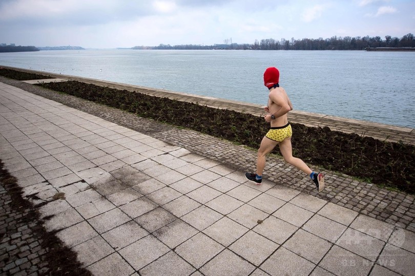 走れば温まる パンツ一丁でレース セルビア 写真7枚 国際ニュース Afpbb News