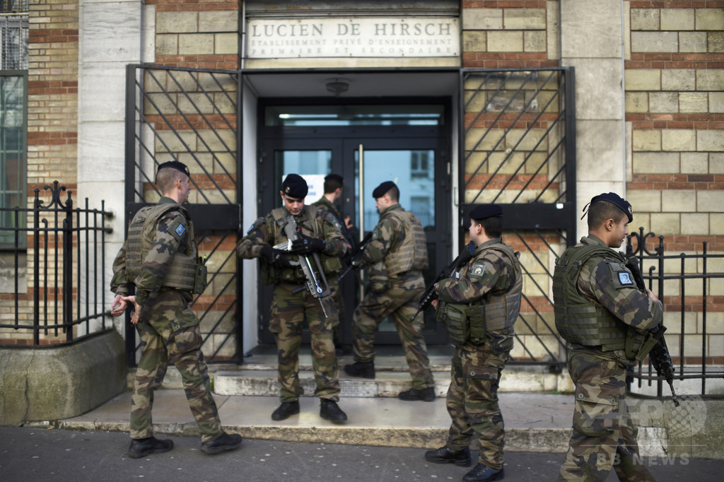 仏警察、「テロ称賛」発言めぐり8歳児を聴取 仏警察、「テロ称賛」発言めぐり8歳児を聴取