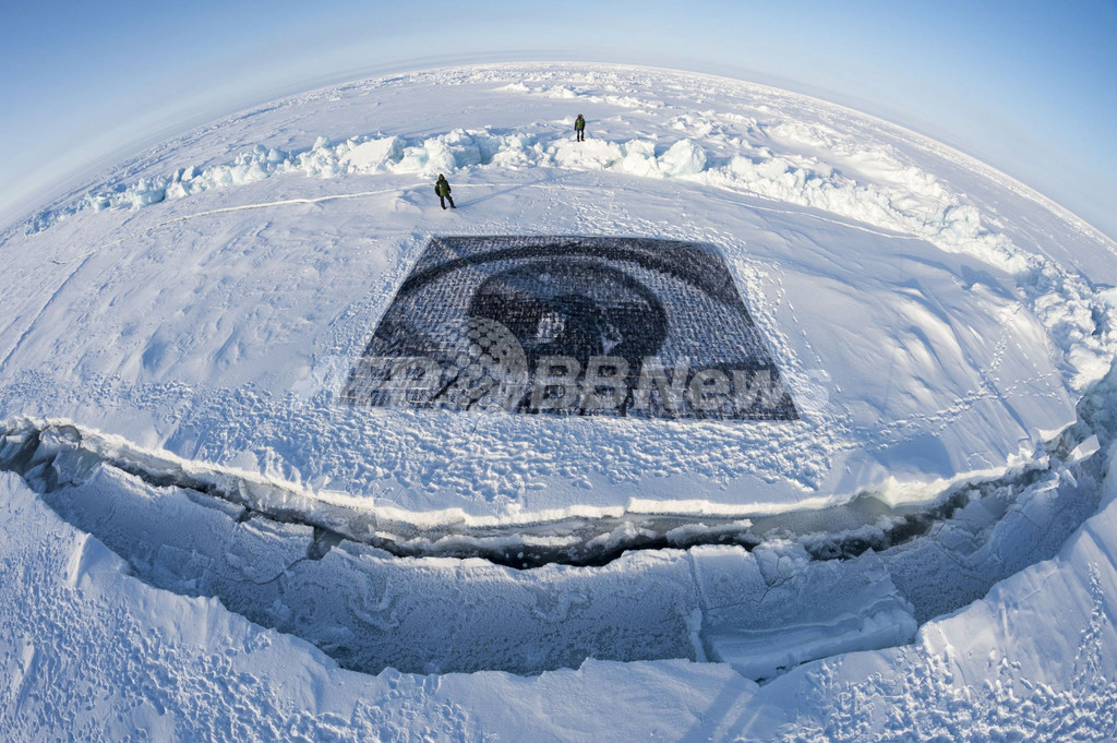 北極点の氷上に巨大な 目 環境問題のアートプロジェクト 写真2枚 国際ニュース Afpbb News