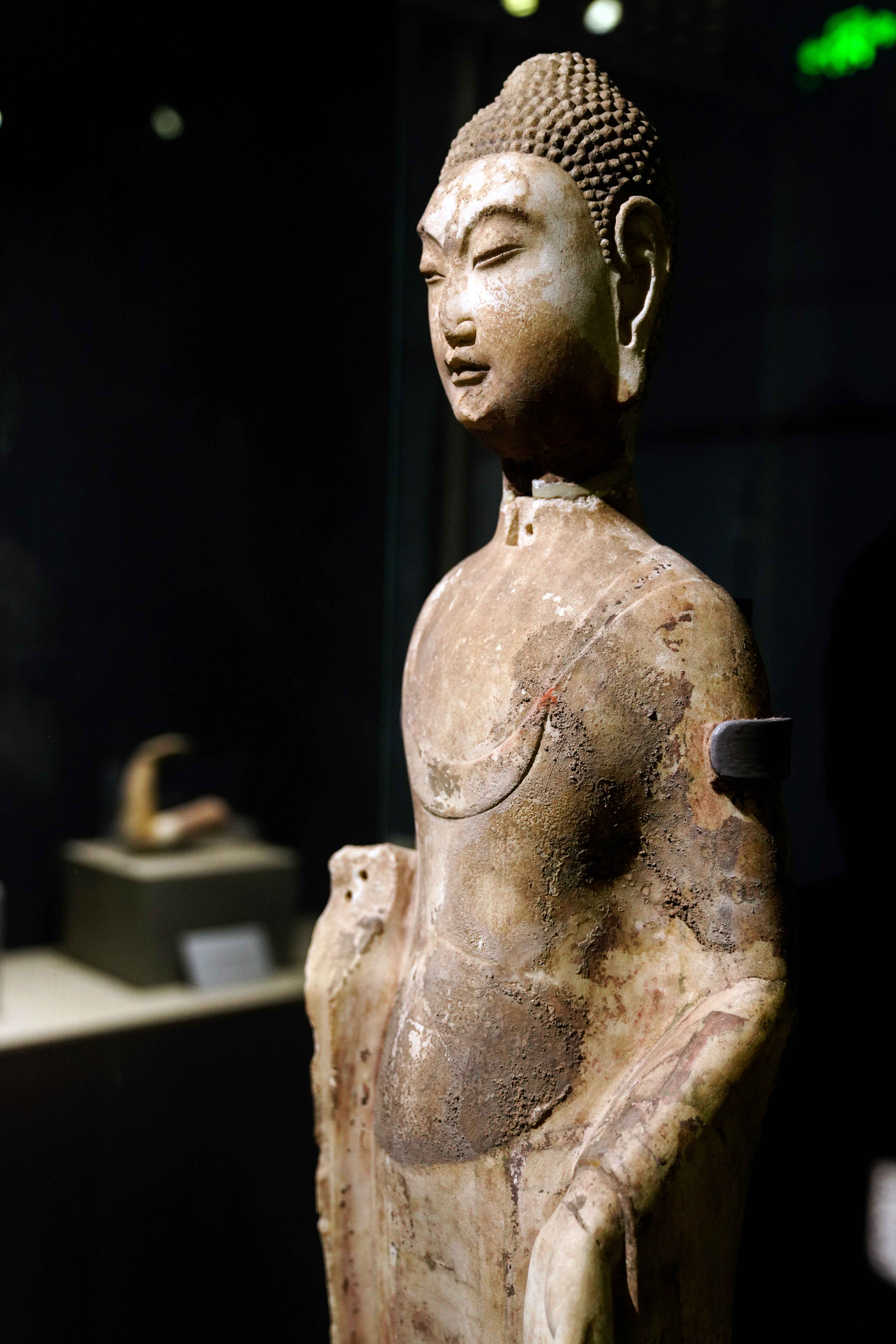 端正な表情が魅力 穴蔵から見つかった精巧な仏像たち 中国・山東省 
