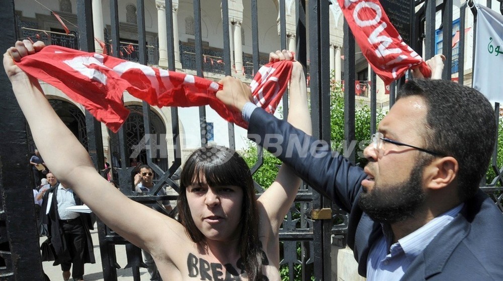 Femenがアラブ初のトップレス抗議、チュニジア 写真19枚 国際ニュース：afpbb News