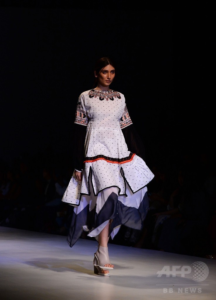 ニューデリーで「アマゾン インド ファッション・ウィーク」開幕