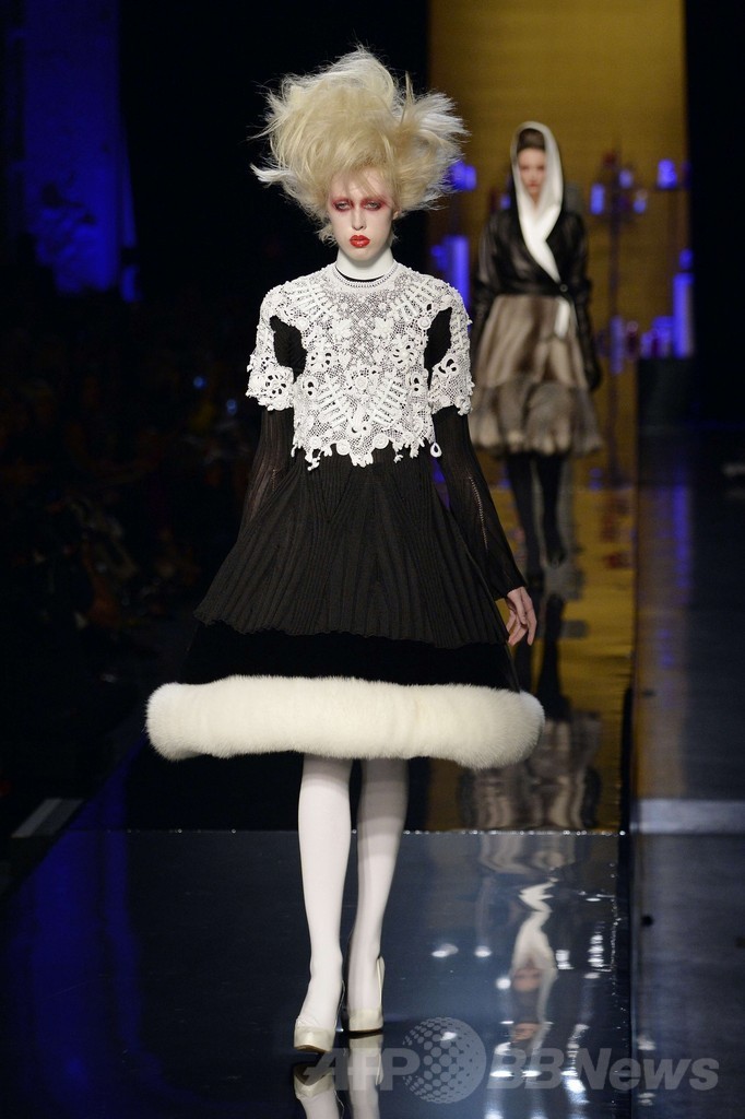 「ひげ面の女装歌手」も登場、J.P.ゴルチエ14/15年秋冬オートクチュール