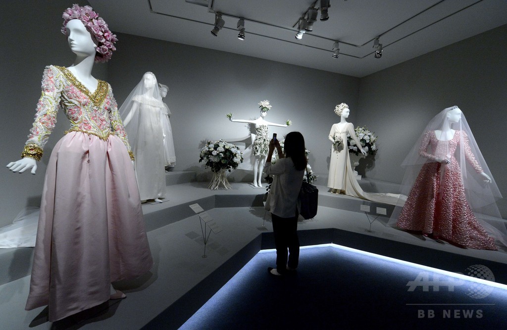 ユベール・ド・ジバンシィ初の回顧展、マドリードの美術館で開催