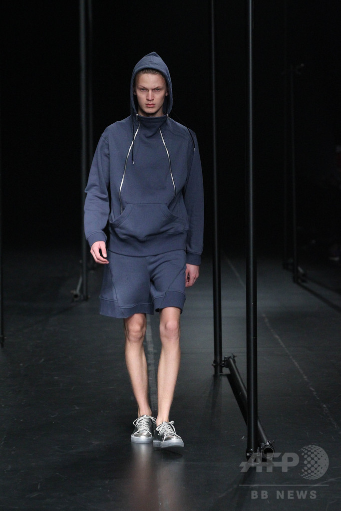 水銀の凝固点をタウンウェアで表現、「エー ディグリー ファーレンハイト」15年春夏