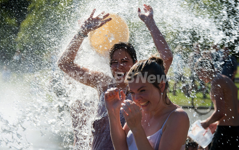 「フラッシュモブ」で水合戦！独ベルリン