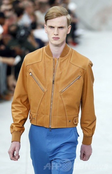 ビビッドカラーを差し色に、「ルイ・ヴィトン」15年春夏メンズ