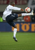 ボールをコントロールするジャーメイン・デフォー（%%Jermaine Defoe%%）。(c)AFP/JOE KLAMAR