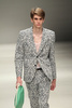 15年春夏「メルセデス・ベンツ ファッション・ウィーク 東京（Mercedes-Benz Fashion Week TOKYO）」で新作を発表したミスター・ジェントルマン（MR.GENTLEMAN）（2014年10月18日撮影）。(c)AFPBB News/JFWO/MBFWT