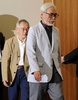 都内で引退について記者会見する宮崎駿（Hayao Miyazaki）監督（右）と、会見に同席したスタジオジブリ（Studio Ghibli）の鈴木敏夫（Toshio Suzuki）プロデューサー（2013年9月6日撮影）。(c)AFP/TOSHIFUMI KITAMURA