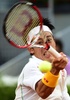テニス、マドリード・オープン（Mutua Madrid Open 2014）男子シングルス決勝。リターンを打つ錦織圭（Kei Nishikori、2014年5月11日撮影）。(c)AFP/PIERRE-PHILIPPE MARCOU
