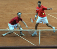男子テニス、国別対抗戦のデビスカップ（Davis Cup 2012）は6日、ワールドグループ準々決勝が各地で行われ、セルビアはチェコとの通算成績を1勝2敗とした。

セルビアのネナッド・ジモンイッチ（Nenad Zimonjic）/イリャ・ボゾリャッチ（Ilia Bozoljac）組は4-6、2-6、6-7でチェコのラデク・ステパネク（Radek Stepanek）/トマス・ベルディハ（Tomas Berdych）組に敗れた。

試合に臨むセルビアのネナッド・ジモンイッチ（右）とイリャ・ボゾリャッチ（2012年4月7日撮影）。(c)AFP/MICHAL CIZEK