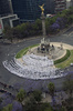 メキシコのメキシコ市（Mexico City）で16日、多数のシェフが独立記念塔周辺に集まり、「一堂に会したシェフの数」でギネス世界記録（Guinness World Records）に挑戦した。メキシコ料理を祝福するイベントの一環として行われたもので、総勢2340人のシェフが集まった。(c)AFP