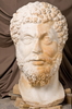 トルコ西部サガラッソス（Sagalassos）で発掘された古代ローマ皇帝マルクス・アウレリウス（Marcus Aurelius、在位161-180年）の大理石像頭部（2008年8月21日撮影）。(c)AFP/Salagassos Archaelogical Research Project (SARP)