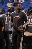 12-13NBAは31日、各地で試合が行われ、マイアミ・ヒート（Miami Heat）は112-110でオーランド・マジック（Orlando Magic）とのオーバータイムを制した。

試合前の練習に臨むマイアミ・ヒートのドウェイン・ウェイド（Dwyane Wade、2012年12月31日撮影）。(c)AFP/Getty Images/NBAE/Fernando Medina