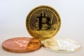 ビットコインのメダル（2018年2月6日撮影、資料写真）。(c)JACK GUEZ / AFP