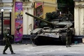 ロシア・ロストフナドヌーに進軍した民間軍事会社ワグネルの戦車（2023年6月24日撮影）。(c)STRINGER / AFP