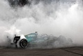 22F1第22戦アブダビGP決勝。レースを終え、ドーナツターンを披露するアストンマーティンのセバスチャン・ベッテル（2022年11月20日撮影）。(c)Ben Stansall / AFP