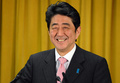 都内・自民党本部で会見する同党の安倍晋三（Shinzo Abe）総裁（2012年12月17日撮影）。(c)AFP/Yoshikazu TSUNO