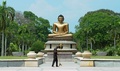 スリランカ・コロンボ（Colombo）の仏教寺院の仏像（2014年4月22日撮影）。(c)AFP/LAKRUWAN WANNIARACHCHI