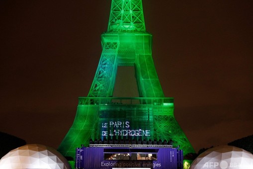 水素エネルギーでライトアップ 仏エッフェル塔 写真10枚 国際ニュース