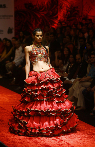 ＜08/09年秋冬インド・ファッションウィーク＞JJヴァラヤら、新作発表