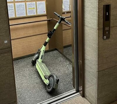 韓国・失われたマナー…電動キックボードをなんとマンションのエレベーターに放置
