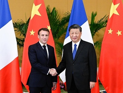 中国の習近平主席とマクロン仏大統領 バリ島で会談