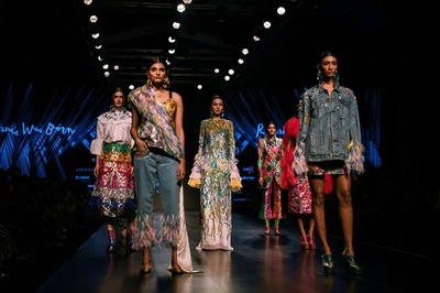印ニューデリーでファッションウィーク、地元デザイナーらが新作