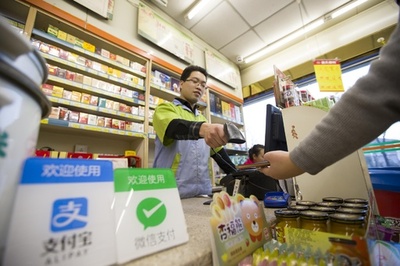 「ネットでニュース」8割、「モバイル決済」5割 中国の中高年層