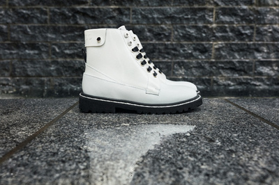 「ジミー チュウ」ヒート機能を備えたスマートシューズ発売