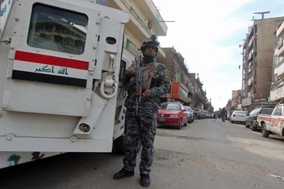 バグダッドの内務省施設で自爆攻撃、5人死亡