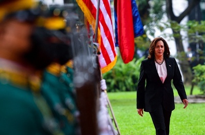 米副大統領、比パラワン島訪問 中国との係争海域付近