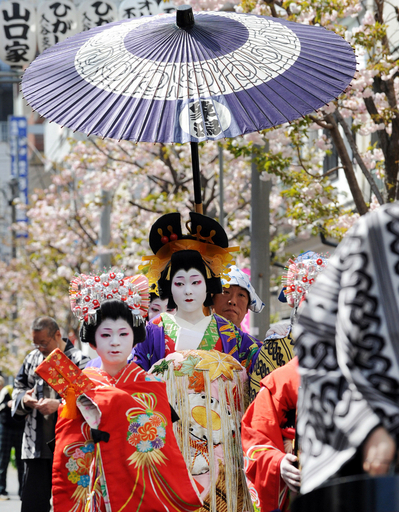 浅草の「おいらん道中」