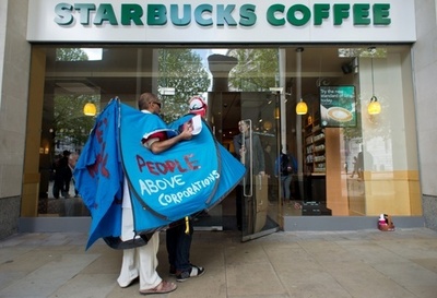 スターバックス、英国での税務を見直しへ 「法人税回避」と批判受ける