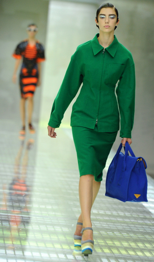 プラダ、週内に役員会で香港上場を検討か