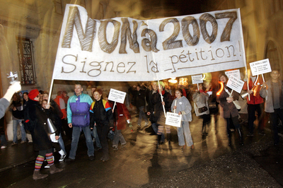 ＜世界の2007年＞新年反対のデモ開かれる - スイス