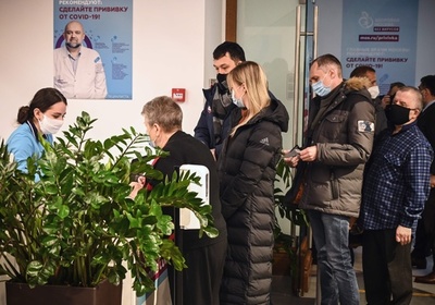 ロシア、国産ワクチン大規模接種を開始