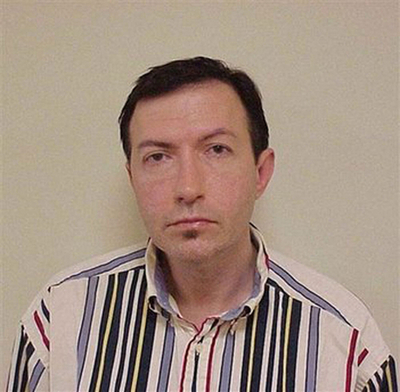 女装して死んだ母親になりすまし年金だましとった男、米国