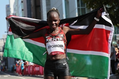 ジェプチルチル金、ケニア勢が女子マラソン連覇 東京五輪